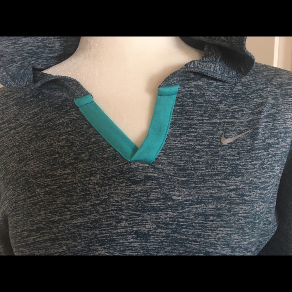 NIKE — DRI-FIT light pullover with hood, size M - Picture 2 of 10